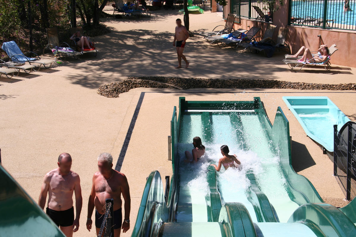 Aquabereich Beheizter Pool Rutsche Wasserspiele