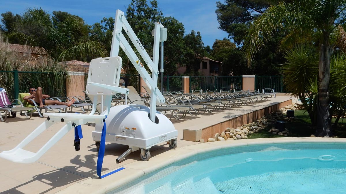 piscine-acces-pmr-camping-var