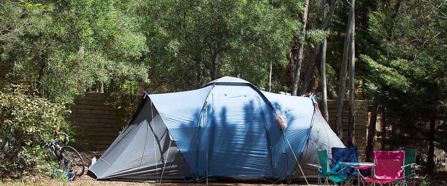 Stellplatz für ein Zelt auf einem familienfreundlichen Campingplatz
