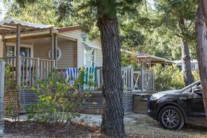 Mobilhaus mit eigenem Parkplatz auf einem familienfreundlichen Campingplatz in der Provence 