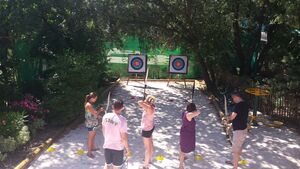 Campingplatz an der Côte d’Azur – naturnahe Aktivitäten und Bogenschiessen