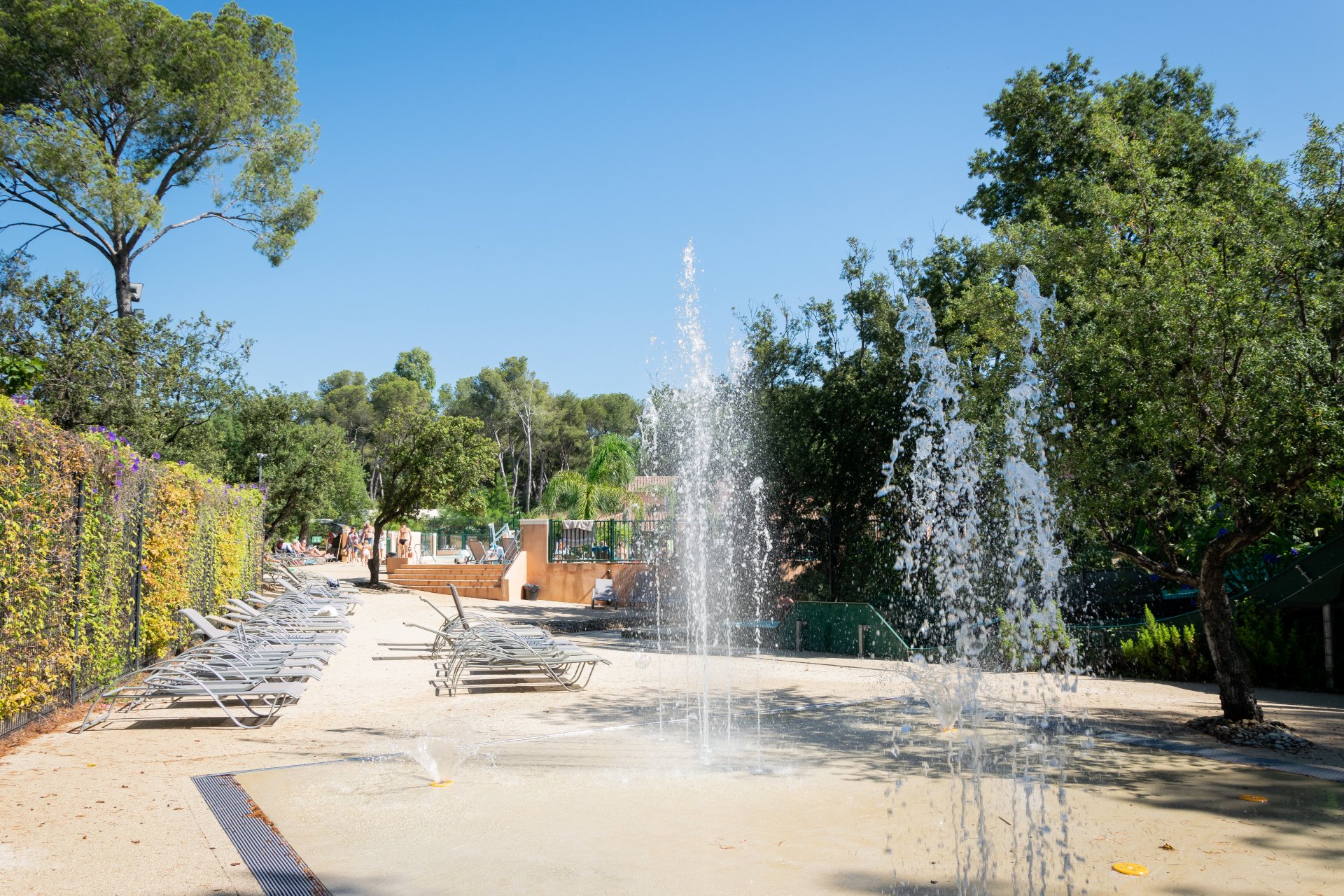 Schwimmbad Wasserstrahlen Ferien Kinder
