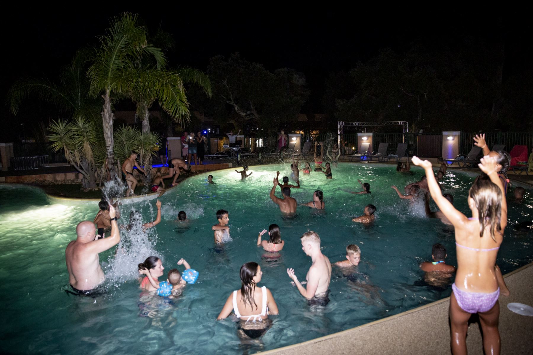 Camping Wasserpark Abend Animation Gemütlichkeit Familie