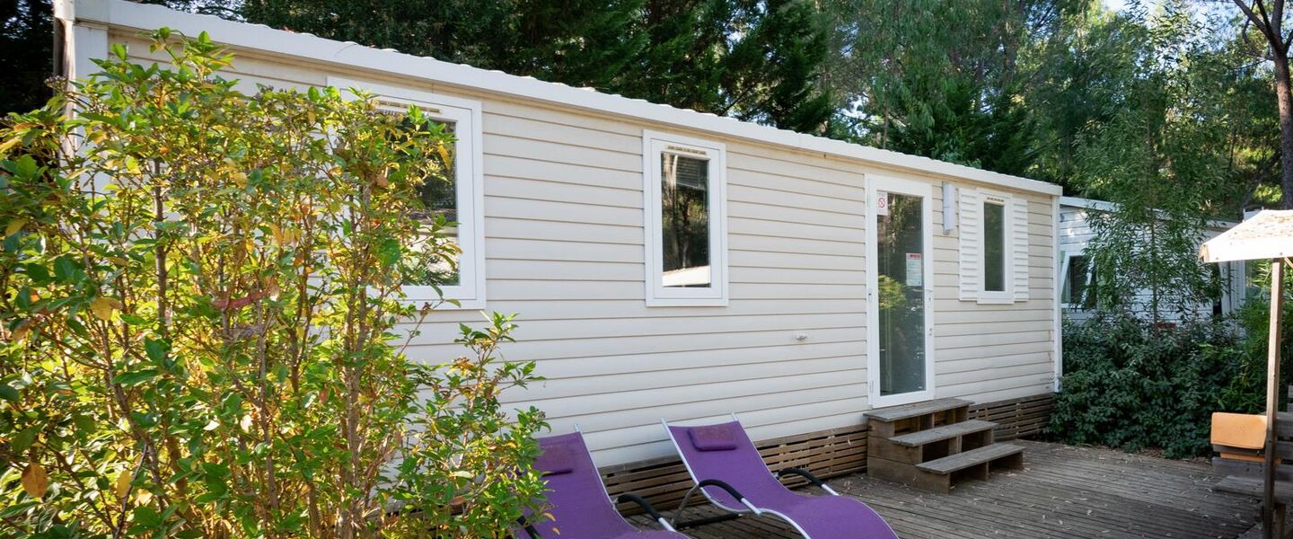 Komfortable Ferien in einem Mobilhaus mit Klimaanlage auf einem Campingplatz an der Côte d’Azur