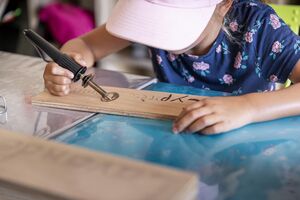 Naturnaher Campingplatz mit kreativen und kulturellen Aktivitäten für Kinder