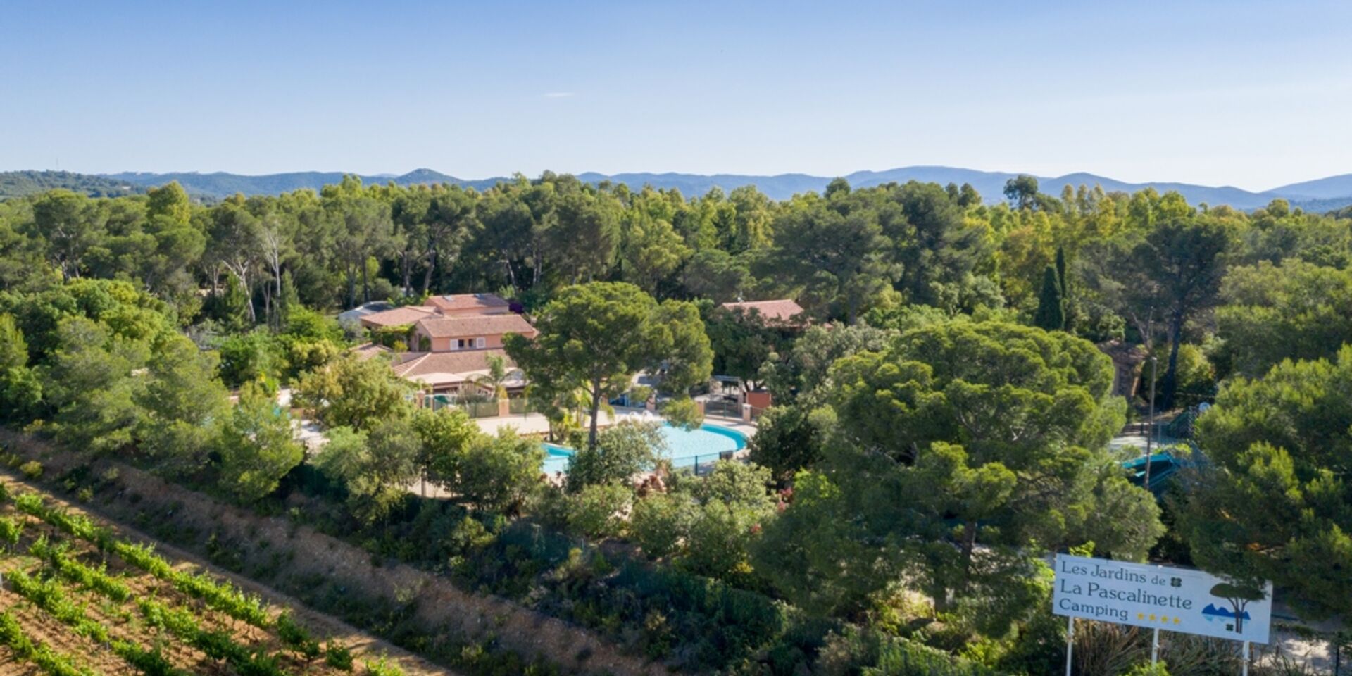 Schattiger Campingplatz an der Côte d’Azur mit einem Wasserparadies