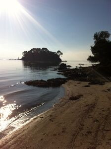 Ein Strand am Küstenwanderweg im Departement Var