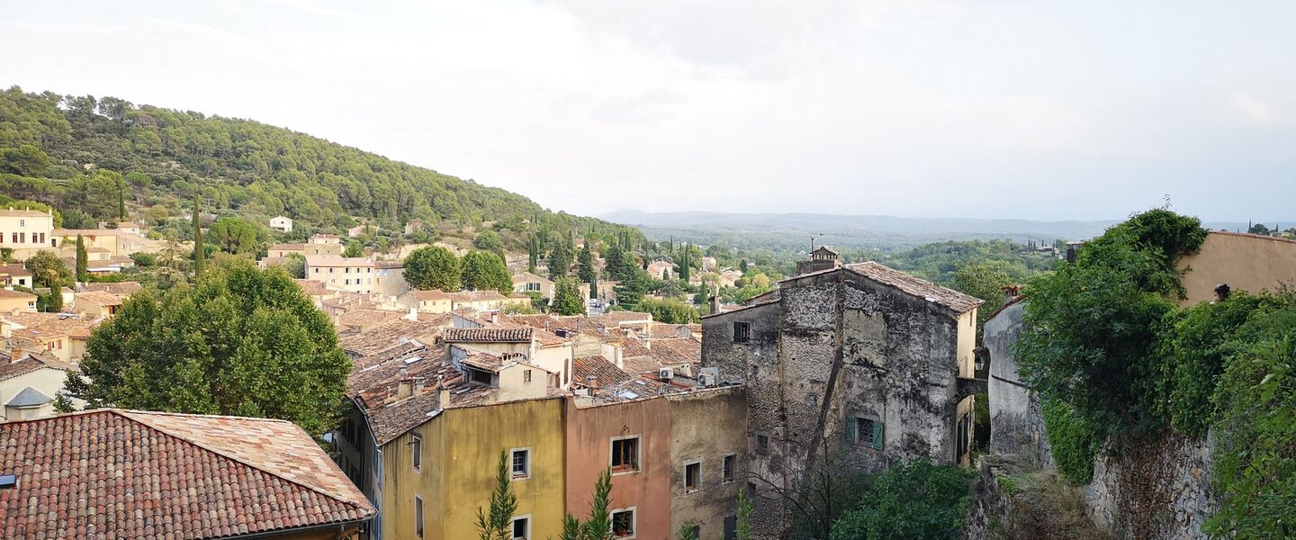 Das Dorf Cotignac liegt in der Provence und in der Nähe vom Campingplatz
