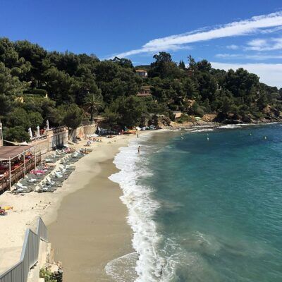 Der Strand ‘Le Rayol’ gehört zu den schönsten Stränden vom Departement Var.