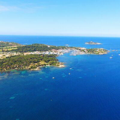 Diese Inseln gehören Paul Ricard: ‘Les Embiez’ und Bendor.