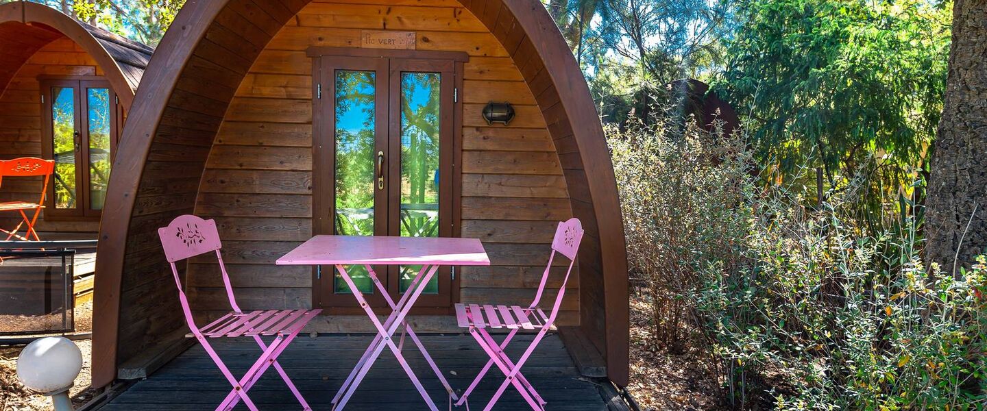 Holzhütten für ungewöhnliche Ferien auf einem Campingplatz im Departement Var