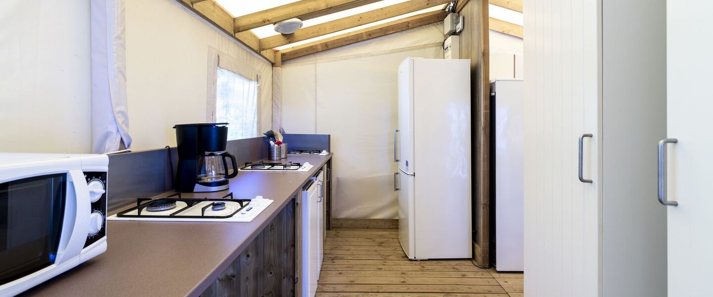 Preisgünstige und komfortable Ferien in Holzhütten auf einem Campingplatz