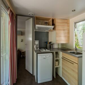 Ausgestattete Küche auf einem 4-Sterne-Campingplatz