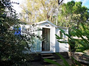 Preisgünstiges Mobilhaus auf einem Campingplatz in Hyères