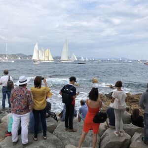 Ein Bootsrennen in der Bucht von Saint Tropez