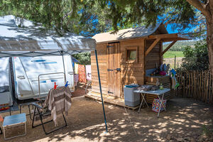 Eigene Sanitäranlage bei einem Stellplatz für Wohnwagen auf einem Campingplatz in La Londe