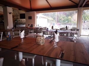 Restaurant mit einer Lounge Bar auf unserem Campingplatz am Mittelmeer und im Departement Var