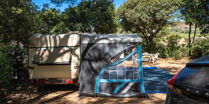 Ein Stellplatz XXL für ein grosses Zelt auf unserem Campingplatz am Mittelmeer und im Departement Var