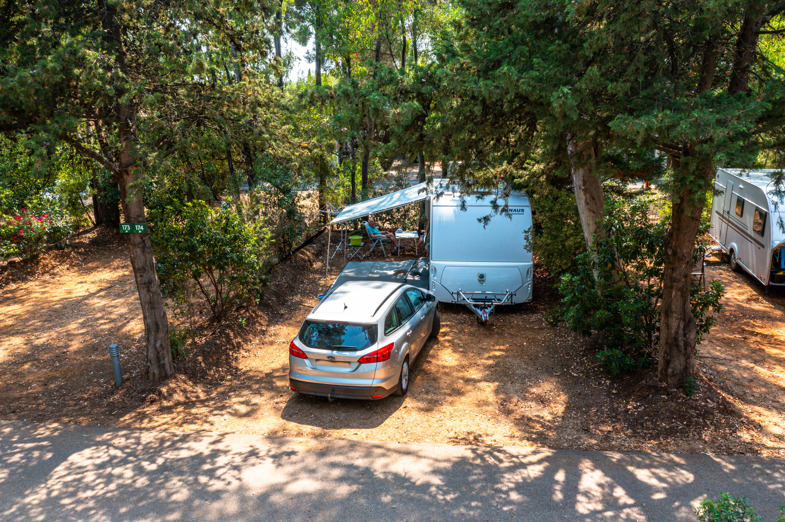 Stellplätze für Wohnwagen, Zelt und Wohnmobil auf unserem naturnahen Campingplatz im Departement Var