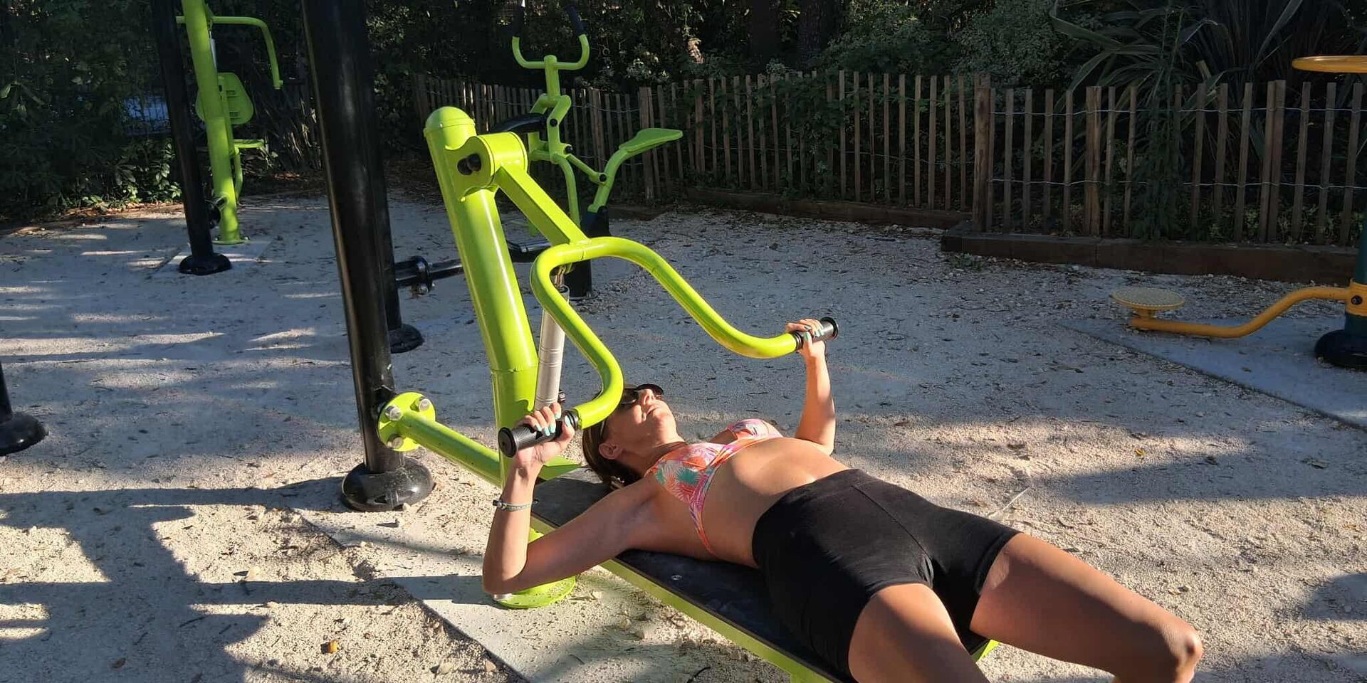 Sportgeräte auf dem Campingplatz an der Côte d'Azur