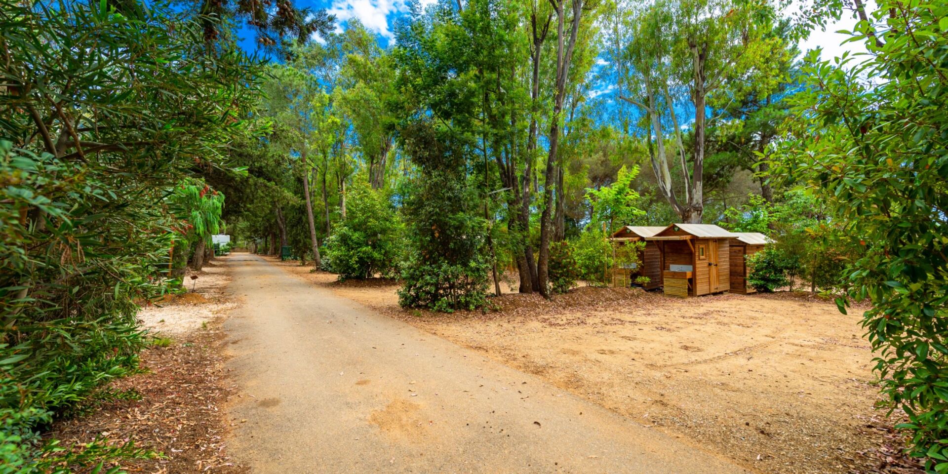 Campingplatz mit eigenem Sanitäranlagen in Südfrankreich